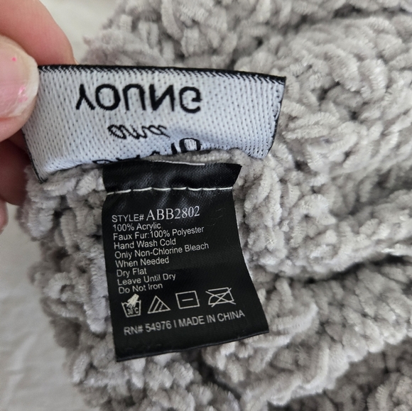 2-Piece D&Y David & Young Knitted Beanies Gray Black Soft Unisex - Picture 8 of 9